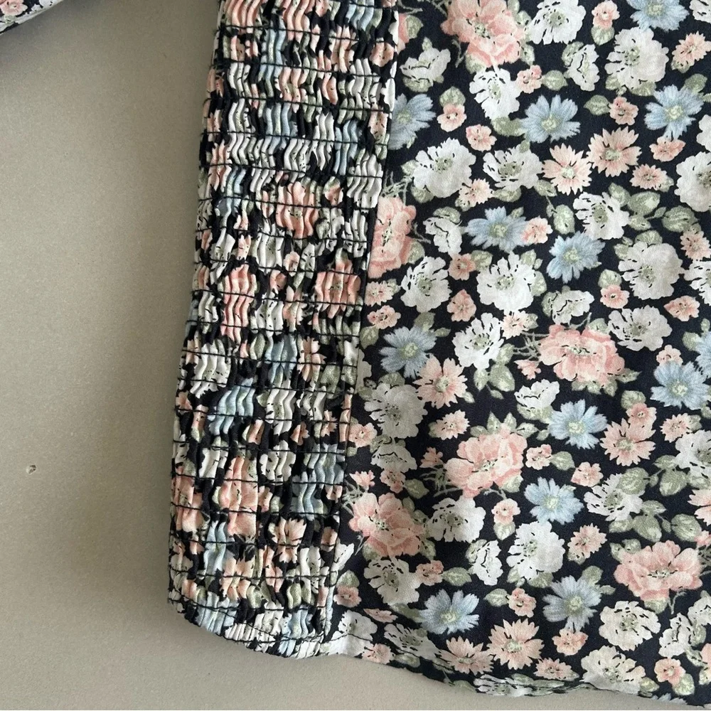 Levi's Black and White Floral Top , Size S - Picture 3 of 7